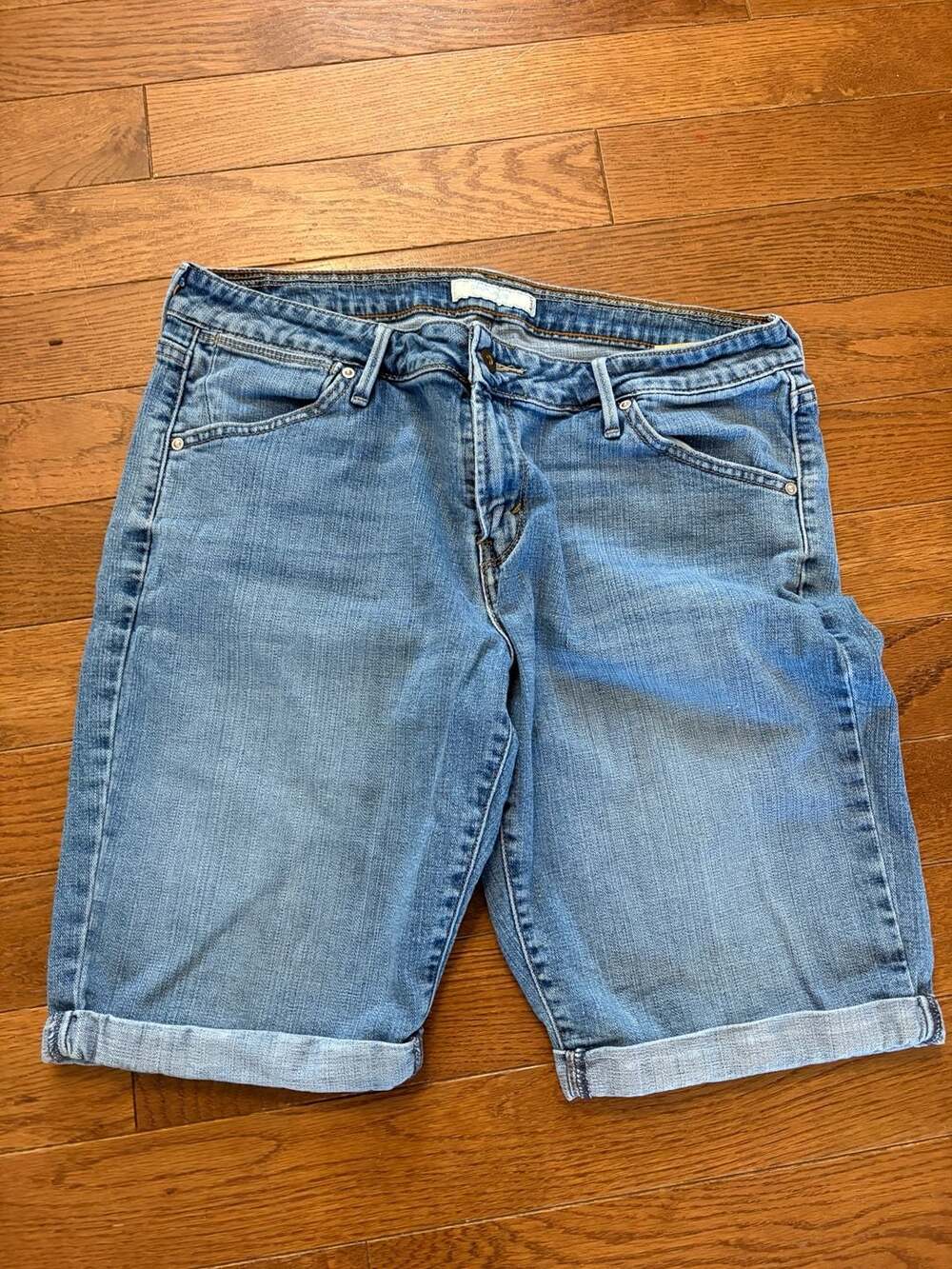 Levi's 545 Mid Rise Cuffed Bermuda Denim Shorts Women's Size 14